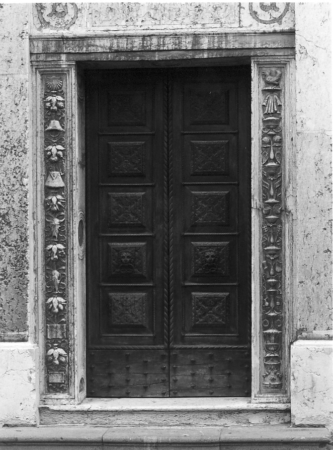 motivi decorativi a candelabra (decorazione plastica) - ambito veneto (sec. XVI)