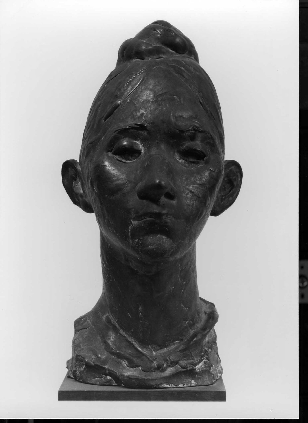 testa di donna (statua) di Pozza Neri (terzo quarto sec. XX)
