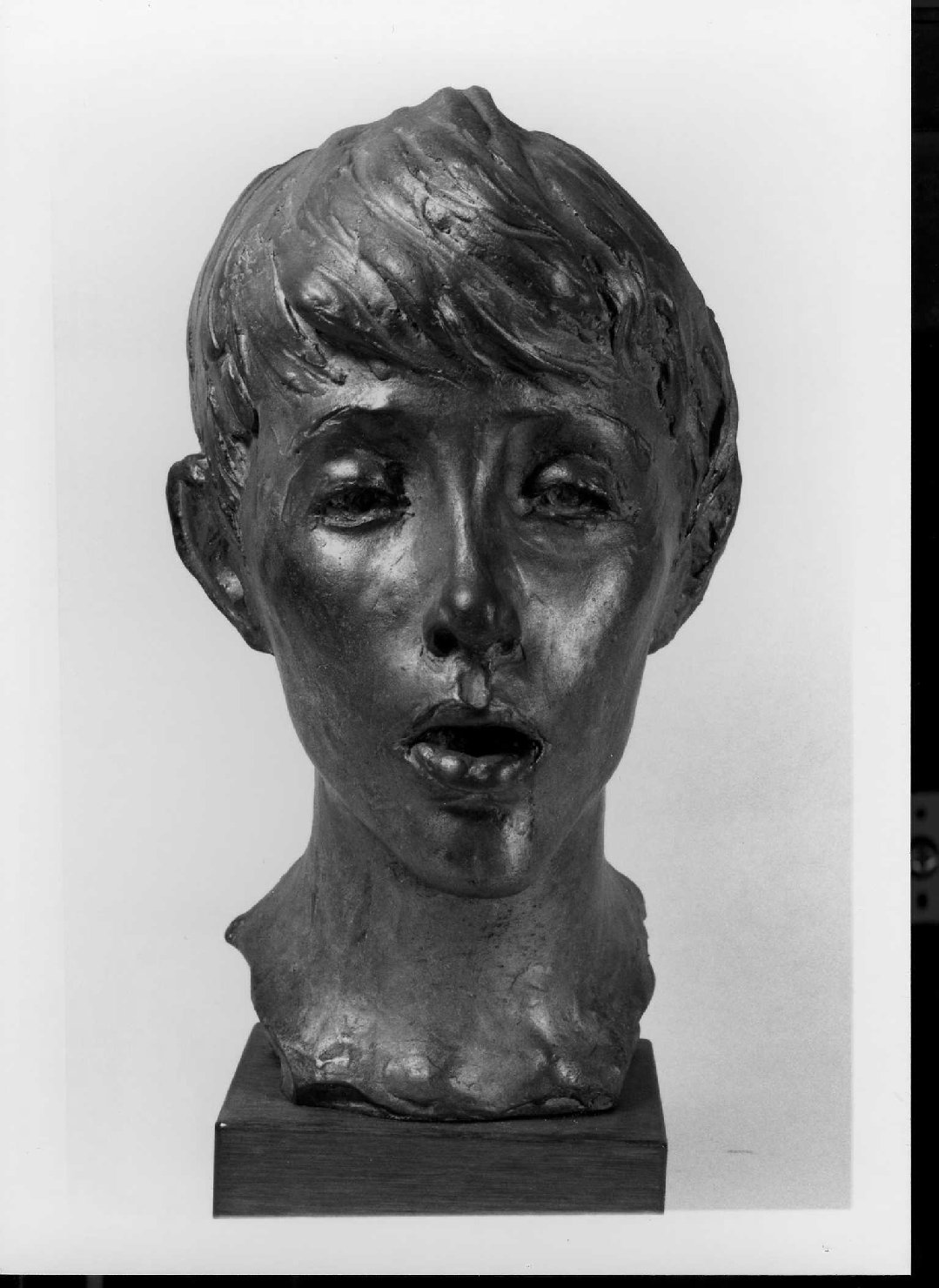 Ritratto di bambino malato di tracoma, testa di bambino (statua) di Pozza Neri (sec. XX)
