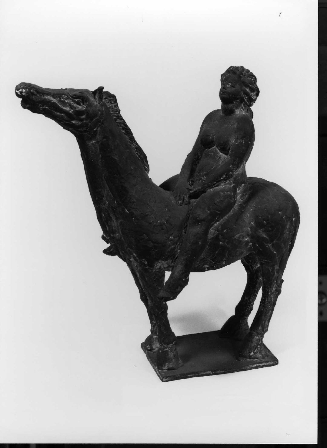 figura femminile nuda a cavallo (statua) di Pozza Neri (sec. XX)