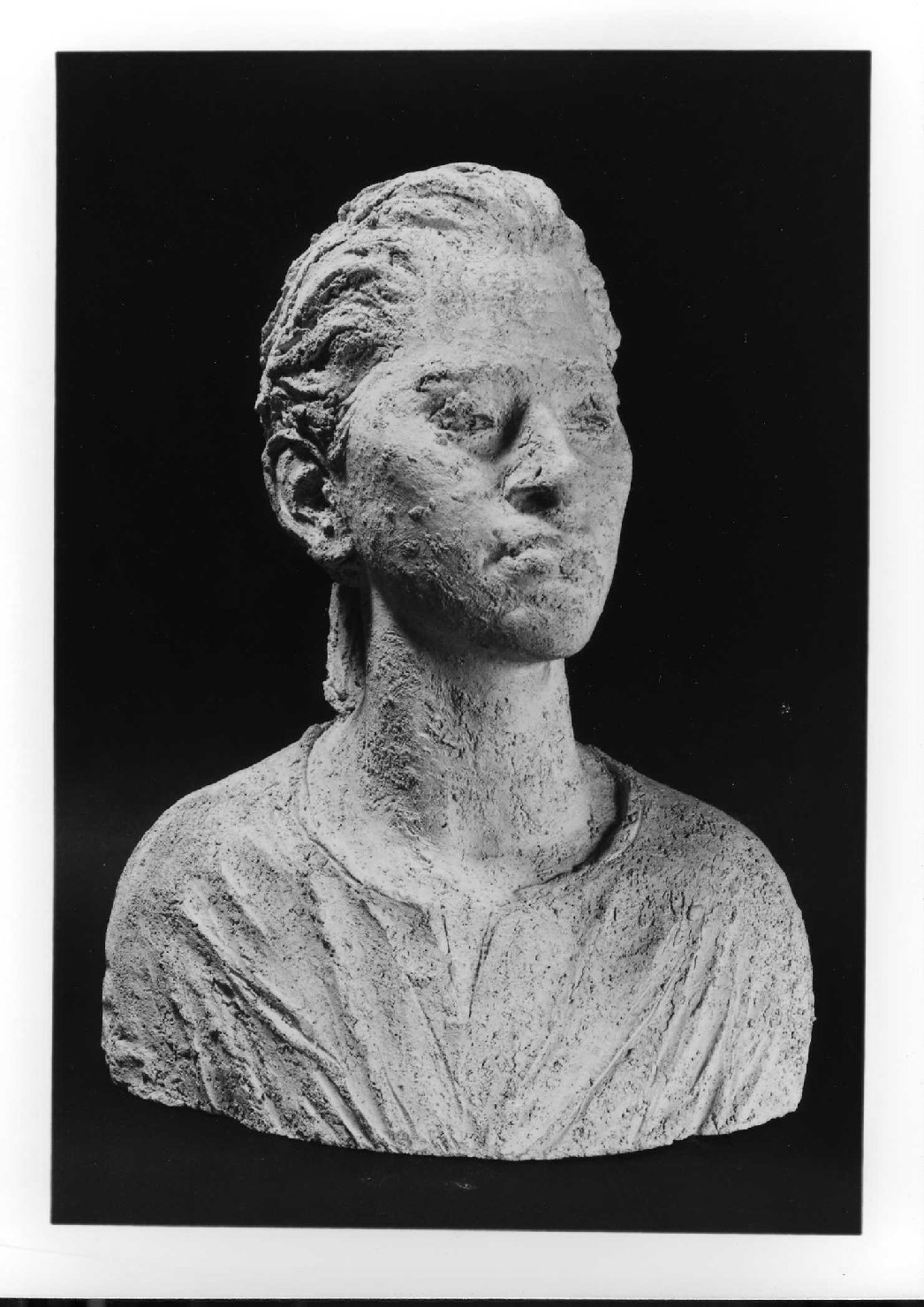 ritratto di donna (scultura) di Pozza Neri (sec. XX)