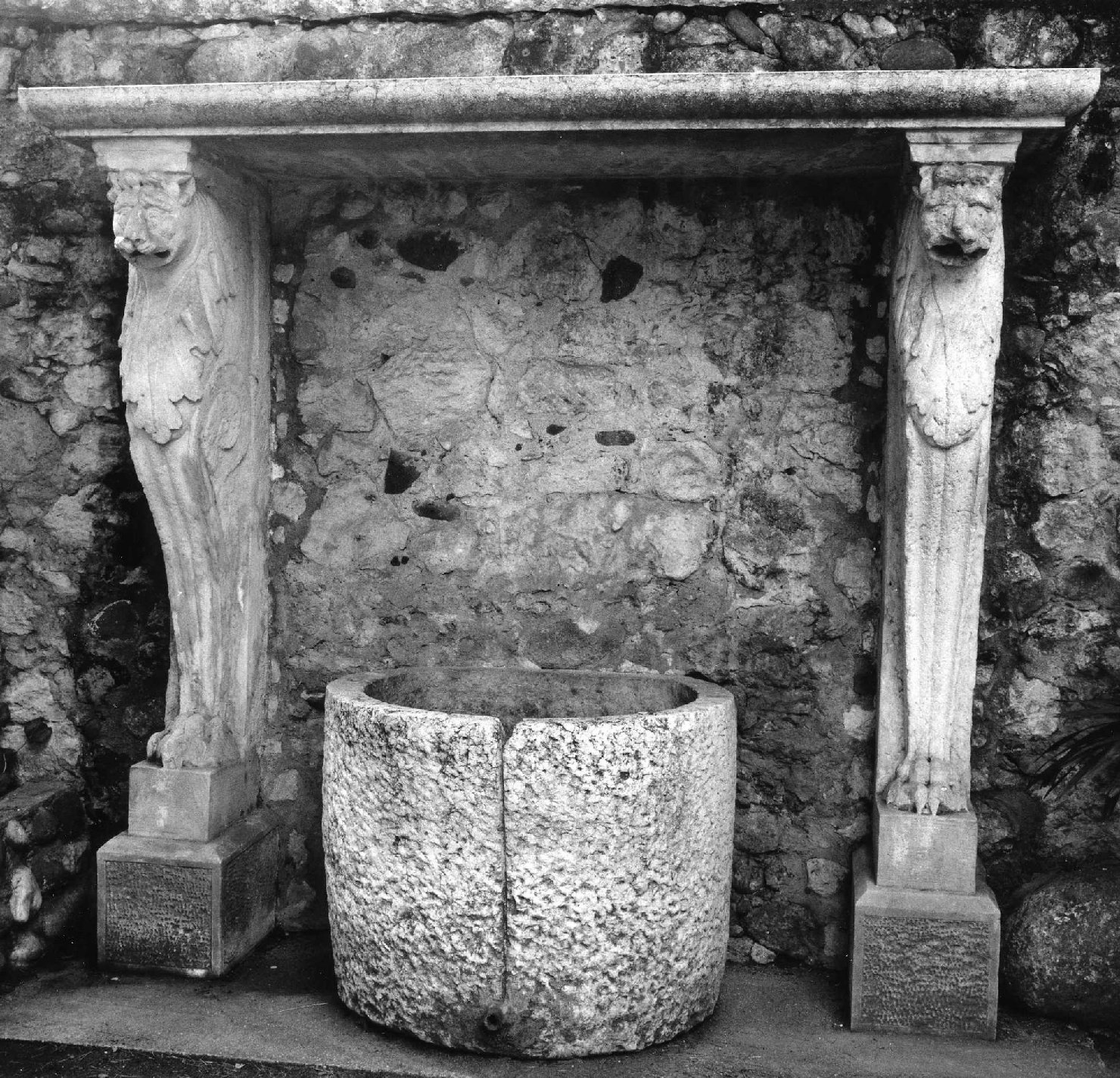 camino, opera isolata - ambito veneto (sec. XVIII)