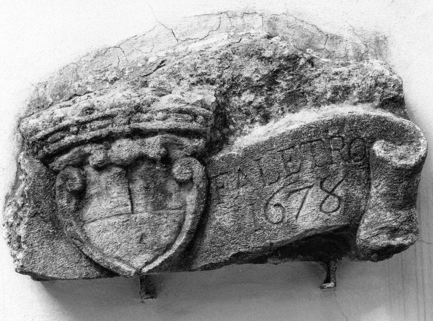 stemma gentilizio della famiglia Faletro (rilievo, frammento) - ambito veneto (sec. XVII)