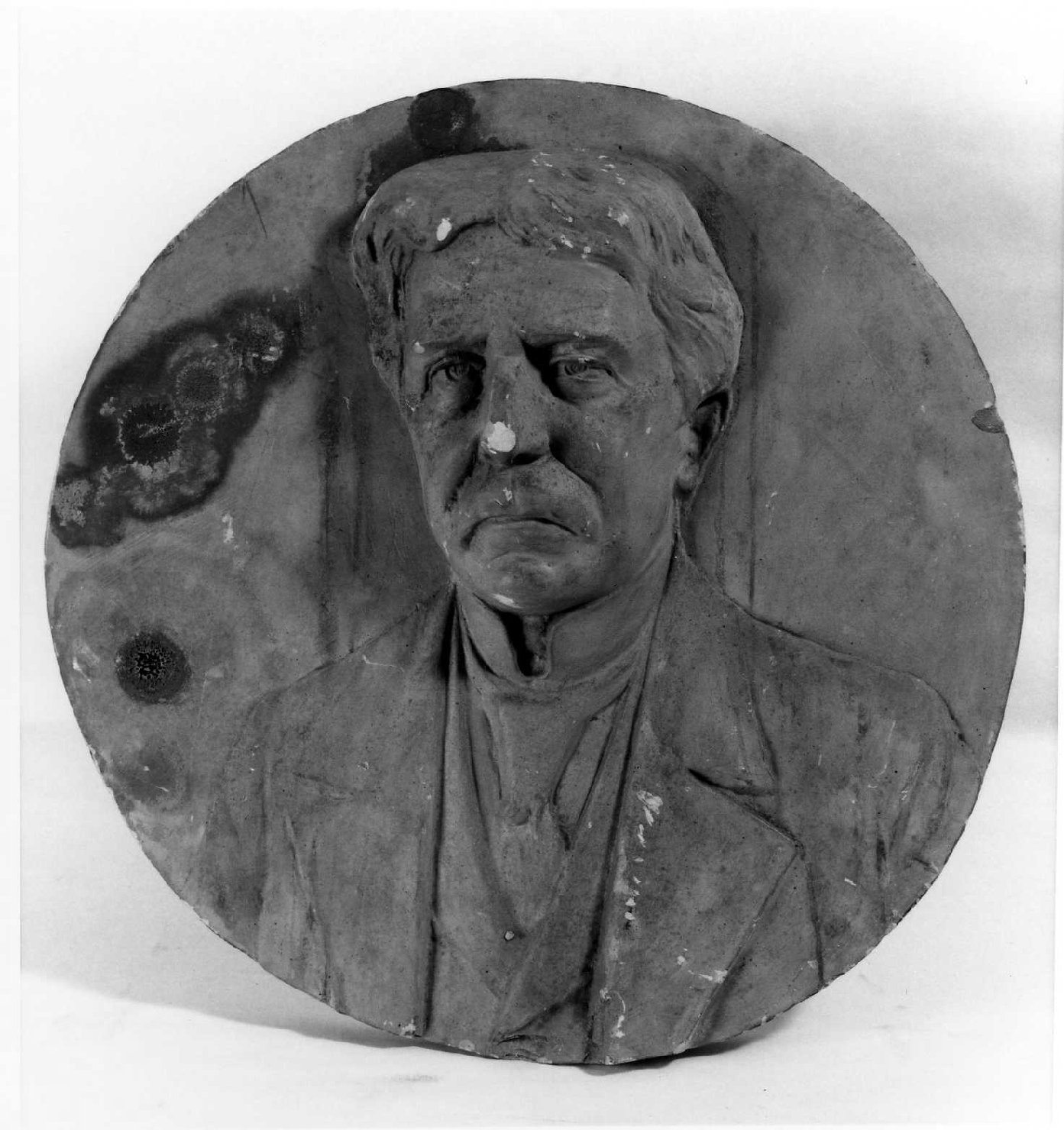 Ritratto di Antonio Fogazzaro, ritratto d'uomo (rilievo) - ambito vicentino (primo quarto sec. XX)