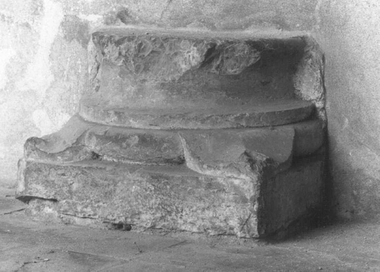 base di colonna - ambito veneto (sec. XIV)