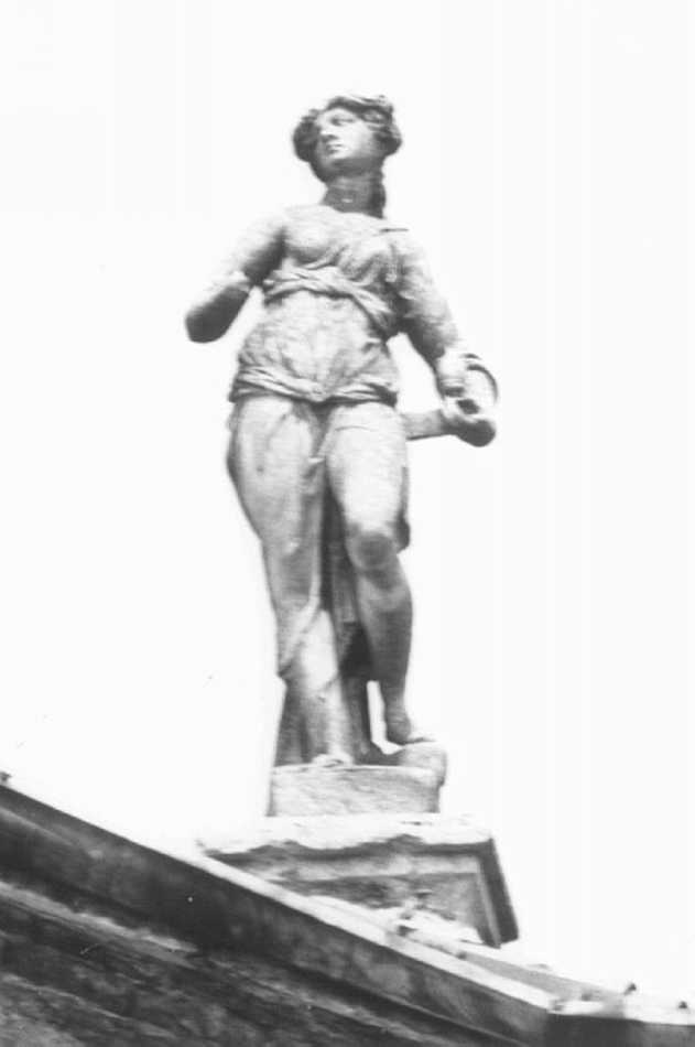 figura femminile (statua, elemento d'insieme) di Muttoni Lorenzo (maniera) (seconda metà sec. XVIII)