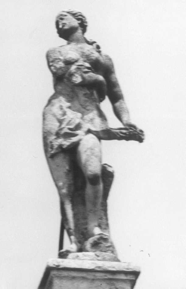 figura femminile (statua, elemento d'insieme) di Muttoni Lorenzo (maniera) (seconda metà sec. XVIII)