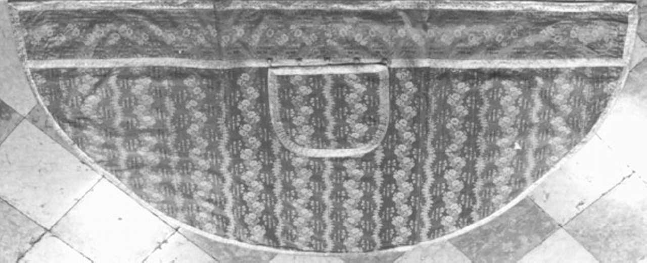 piviale, elemento d'insieme - manifattura italiana (terzo quarto sec. XVIII)