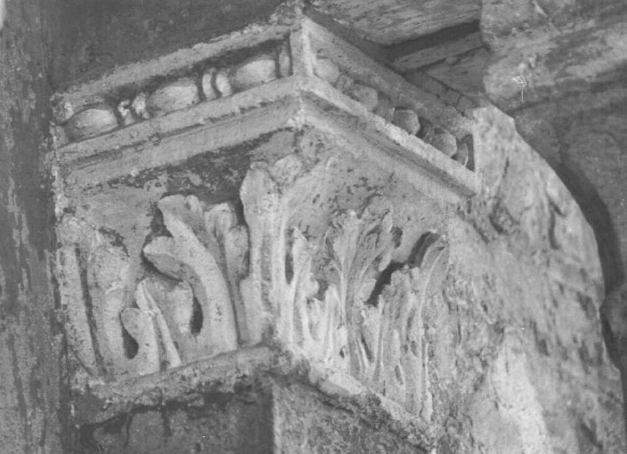 capitello, elemento d'insieme di Rigino Di Enrico (maniera) (sec. XIV)