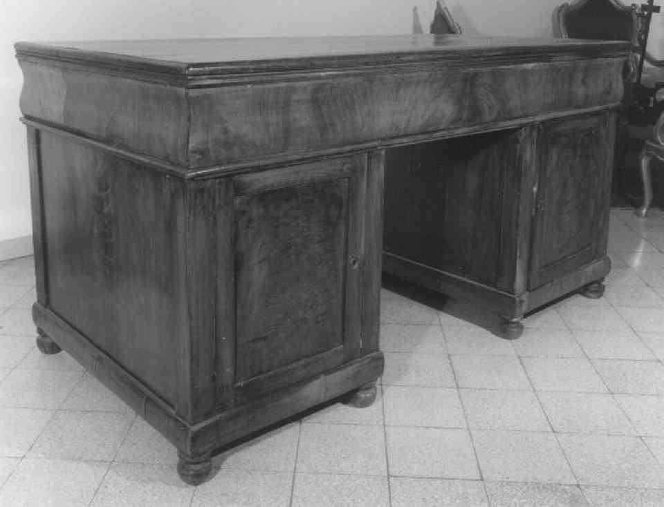 scrivania - ambito veneto (seconda metà sec. XIX)