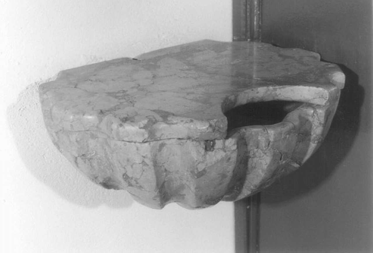 acquasantiera da parete - ambito veneto (sec. XVIII)